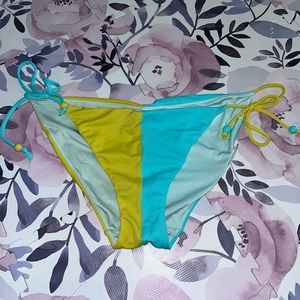NEVER BEEN WORN Victoria’s Secret side tie bikini bottoms!!!!